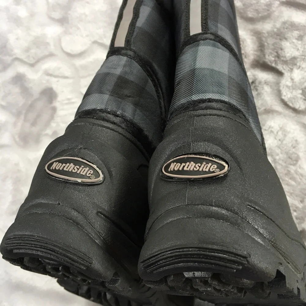 Northside Kids Thermolite Winter Boots Sz 12  Factory Flaw*